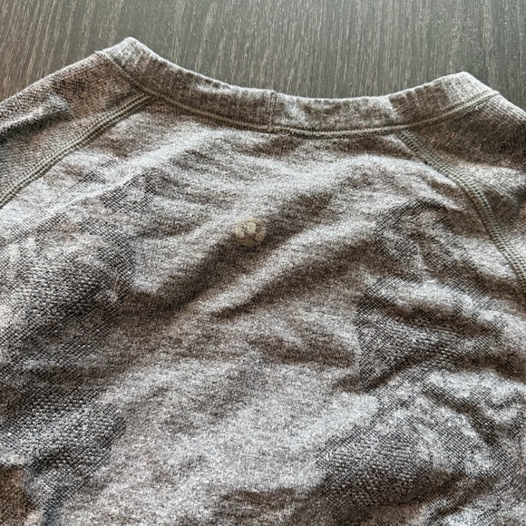 Lululemon grey full length workout top size 4 - Picture 5 of 5